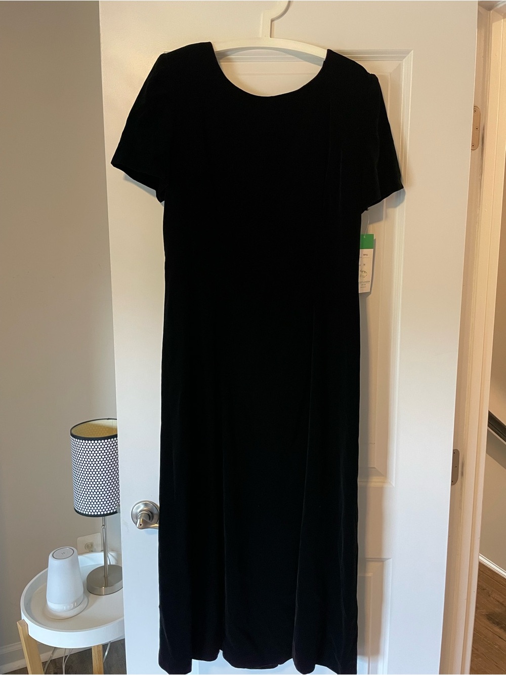 NWT- Maggy London by Kenneth Nolan velvet dark green formal dress